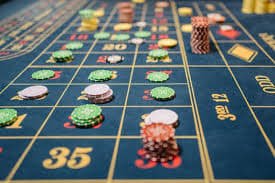 merdekawin platform showing slot games, live casino tables, and sports markets